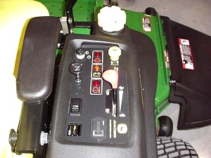 JOHN DEERE 777 Z-TURN MOWER