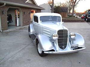 1933 OLDSMOBILE